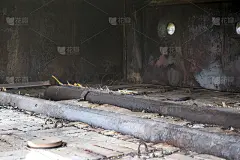 用于加热储层流体的燃气燃烧器。来自地面的液体是冷的，进入炉子加热。炉炉。