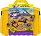 Amazon.com: Kinetic Sand,建筑工地折叠沙箱玩具组合,带车辆和 2 磅,适合 3 岁及以上儿童使用: Toys & Games