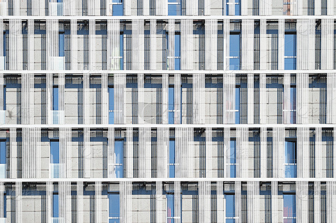 现代办公建筑立面。