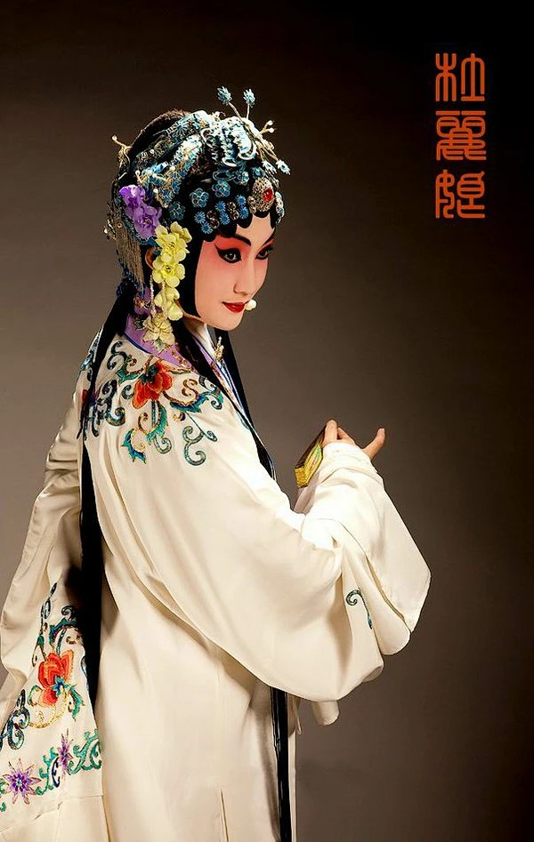 Beijing Opera。京剧。国剧。国粹。花旦。青衣。戏子。戏曲。妩媚。-花瓣网