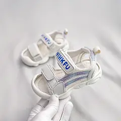 2020夏季新款男宝宝鞋1-3岁沙滩鞋防滑软底儿童凉鞋学步鞋 : 阿里巴巴2020夏季新款男宝宝鞋1-3岁沙滩鞋防滑软底儿童凉鞋学步鞋，学步鞋，这里云集了众多的供应商，采购商，制造商。这是2020夏季新款男宝宝鞋1-3岁沙滩鞋防滑软底儿童凉鞋学步鞋的详细页面。产地:浙江温州，产品类别:凉鞋，适用性别:中性/男女均可，鞋面材质:网布，皮质特征:猪剖层移膜革，货源类别:现货，适合季节:夏季，风格:休闲，工艺:手绘，货号:L111，功能:透气,除臭,防滑,耐磨，品牌:晴天小鹿，图案:条纹，厚薄:单，是否库存:否