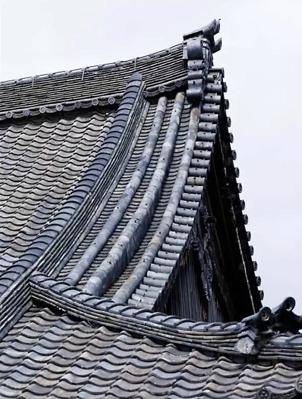 在东方传统建筑中，瓦片是屋顶的必备用材。...