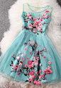 This dress is soooo pretty!! ❤ I want it!!