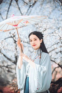 不欢颜采集到BHY素材——古风美女(真人)