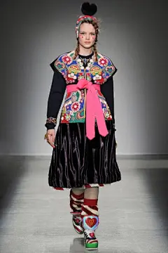 Manish Arora2014秋冬高级成衣发布秀_2014巴黎时装周图片457336_T台展示_VOGUE时尚网