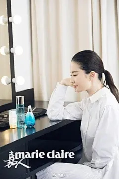 出道14年，刘天仙颜值始终在线，每次出场都能让颜控党全程“星星眼”。《三生三世十里桃花》上映前夕，嘉人邀请刘亦菲拍摄时尚大片，趁着工作的间隙嘉姐突击了茜茜的化妆间，原来她维持颜值在线的秘密就是温碧泉1号水，仿佛让肌肤瞬间 “喝饱水”。想要拥有茜茜同款，618上京东温碧泉旗舰店，每满199减 ​​​​...展开全文c