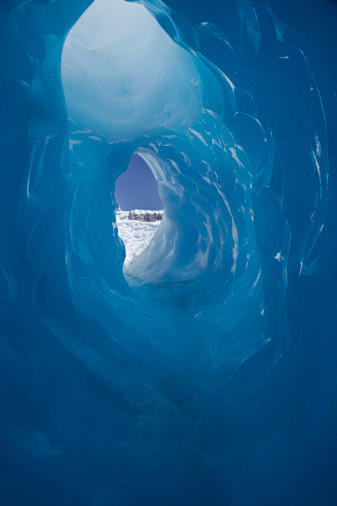 Ice Cave 创意素材 视觉中国创意...