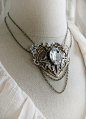 心里浪漫的维多利亚风格的蒸汽朋克新娘项链镶有施华洛世奇水晶焦点，耳环