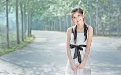户外少女摄影写真桌面壁纸