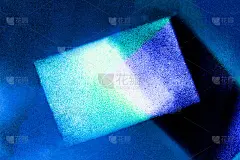 抽象霓虹背景与复制空间。Acqua mente和幻影蓝色纹理与文字的地方。今年颜色的超现实名片