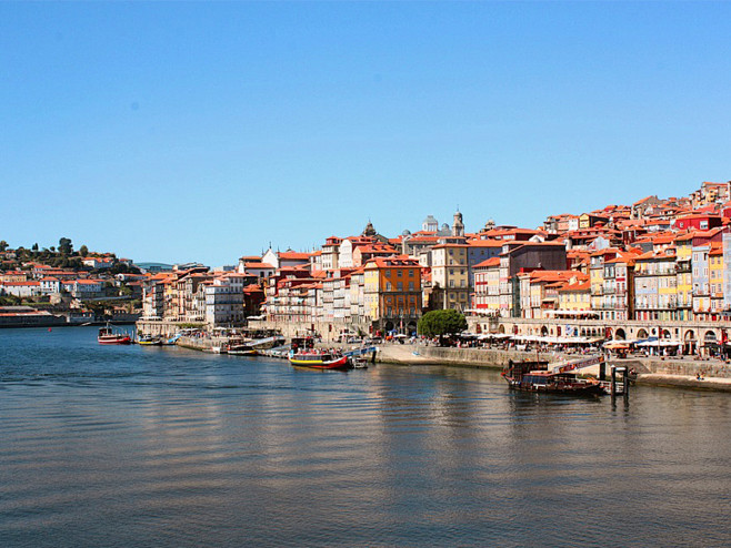 波尔图porto是葡萄牙portugal国家名字的起源在这里可以找到面朝大海