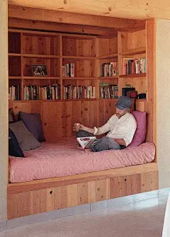 Love this reading nook