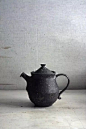 孤寂的黑色陶土「町村勝巳 KATSUMI MACHIMURA」 : 看到这些作品，无需言语，或许这种浓烈的孤寂感已经沁入你的内心，这是来自日本陶艺师「町村勝巳 KATSUMI 