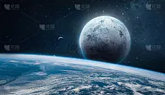 外太空的蓝色行星。地球和卫星在轨道上。科幻概念艺术。星星和深空。这张图片的元素由美国宇航局提供