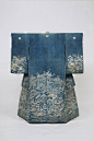 Tamotosode Kimono für Mädchen, Muster „Landschaft“ (Fukei-moyo) mit Bergen und Hütten