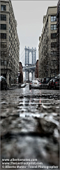 美国往事 Manhattan Bridge from Dumbo streets, in Brooklyn, New York. The pillar of the Bridge is so impressive... I tried to relate it with the street around... and the rain gave some ambient to the image... | By Alberto Mateo, Travel Photographer.: 