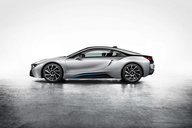 BMW Debuts the i8 Hy...