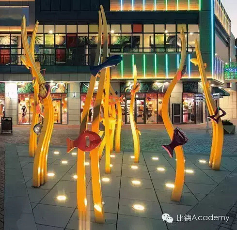 来自世界各地的商业街人气爆棚的情景小品