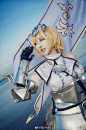 狐白Haku  
今天 10:30 来自 微博 weibo.com
#Fate/GrandOrder#  

“ 我的旗帜啊，保护我的同胞吧！吾主在此！”

贞德·三破：狐白O狐白Haku 
摄影：@慕笙__________ 
后期：@我左青龙右白虎腰间纹个米老鼠 
感谢后勤黄老师！！！
啊...我多么想要一个白贞德【。】 ​​​​