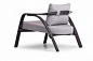 Compra en línea Grillo | sillón By true design, sillón con brazos diseño PARISOTTO+FORMENTON, Colección grillo #contemporaryfurniture #SillonesModernos
