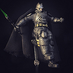 MEZCO TOYZ Batman v ...