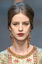 Dolce+Gabbana+Fall+2013+Details+l0l7WJ0W2I8x.jpg (933×1400)
