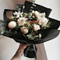 | Chic Life | 高级黑色包装的花束简约大方