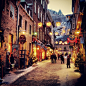 圣诞夜的古城。魁北克有许多古老又繁华的小街道，Rue du Petit-Champlain据说是北美最古老的小街~