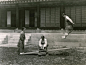 December 18，2012

年轻的韩国妇女正在玩耍。摄于1931年。

December 17，2012