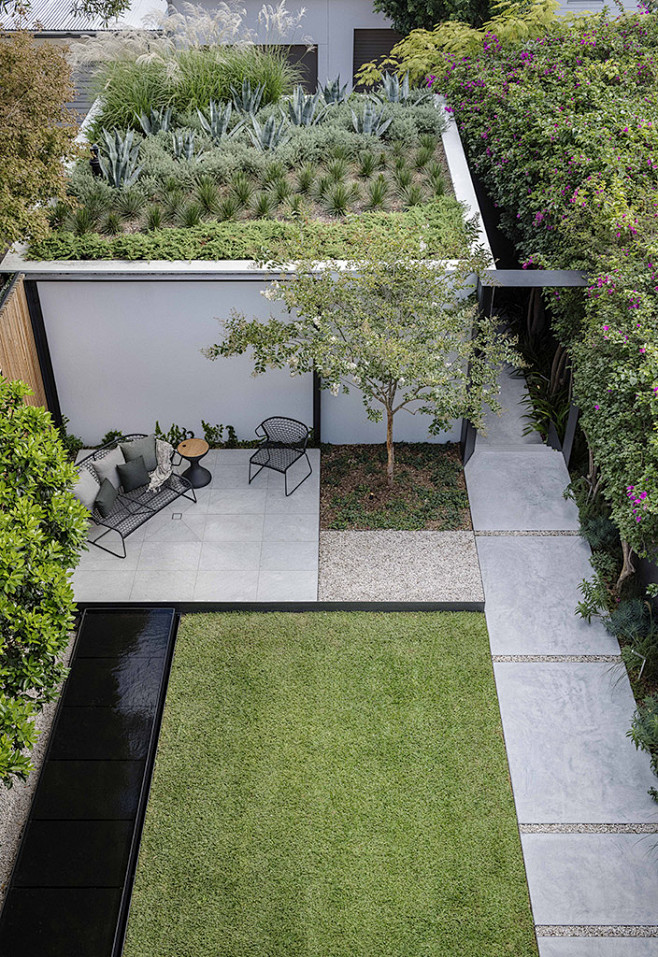 Mirror House, Woolla...