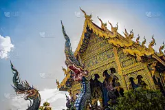 美丽的公共佛教教堂，位于泰国清莱荣淑十寺。龙虎寺或称蓝寺，最重要的是它那壮丽的蓝色内部。