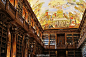 #七月哪儿好玩#布拉格斯塔拉霍夫修道院的图书馆是世界十大最美图书馆之一，波西米亚第二古老的教会图书馆。这个有八百多年历史的图书馆除了20000多藏书之外，它本身也是一部绝美史诗 #捷克旅行##随手拍旅途# @新浪旅游