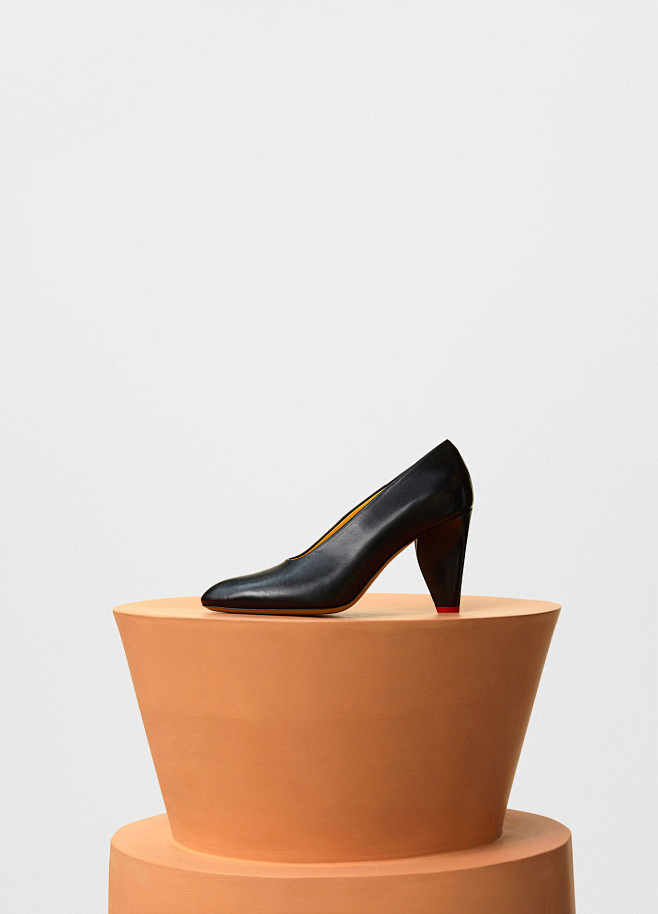 Petal Heel Pump in K...