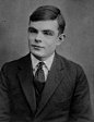 艾伦·麦席森·图灵（Alan Mathison Turing，1912年6月23日－1954年6月7日），英国数学家、逻辑学家，被称为计算机科学之父，人工智能之父。
1931年图灵进入剑桥大学国王学院，毕业后到美国普林斯顿大学攻读博士学位，第二次世界大战爆发后回到剑桥，后曾协助军方破解德国的著名密码系统Enigma，帮助盟军取得了二战的胜利。