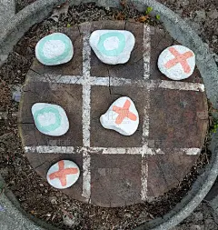 井字游戏或画圈和交叉户外游戏