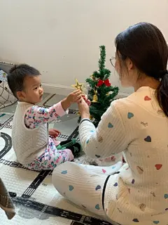                                                                                                         2019是特别幸运的一年。暴雪嘉年华得了绘画冠军，因此参加了网易暴雪的黄金盛典，走了红毯领了宝剑（隆重的吓到）12月还第一次坐了线下的讲座（波克城市）这两件事让我这样不爱出门的宅人忐忑了很久。2019很顺利的完成了一期网络班，今年也再继续努力。家里添了个小黑柴，儿子开始学说话了，教 ​​​​...展开