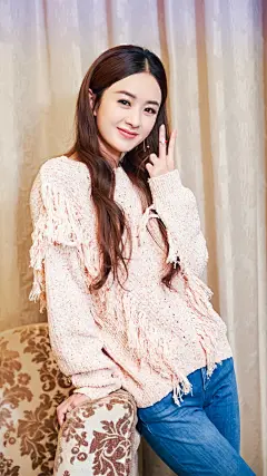 #赵丽颖乘风破浪##女儿国国王赵丽颖##赵丽颖# 【小吧的周一壁纸分享】一月的第三个周一，小吧带来颖宝宝高清手机壁纸分享。本次壁纸分享走亭亭玉立风，一颦倾人城，一笑倾人国，绮丽无双玉，佳人尤碧姝@赵丽颖 @赵丽颖工作室 #乘风破浪# 预售进行时，票房小能手们买起来，与小花大年初一见（美工组： ​​​​...展开全文c