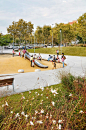 巴塞罗那 Badalona 公园 / Peris+Toral.arquitectes : 城市中的俏皮沙丘。