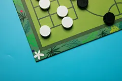 黑白棋儿童棋类益智玩具摄影图