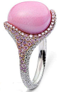 Mikimoto粉红珍珠钻戒
世上最美丽的珍珠，这一源自海洋的宝石，完美无暇的莹润光泽在铂金底座精巧別致的造型之间，绽放出独特的光彩。 