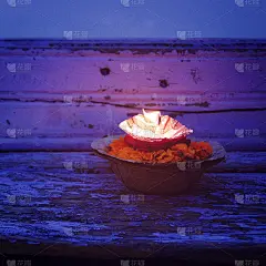 燃烛祭恒河古效。印度教仪式。