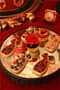 武汉SissiCakeDesign【老上海风格婚礼甜品桌】 By @Sissi Cake Design :  老上海，又是一个做到high的主题，从甜点本身到每样容器都花了很多心思，这也是甜品台的乐趣所在。