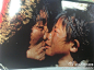 陈尚君的微博
這張照片翻拍自中國國家地理2010年5期。女孩父母突死於雪難，孤寡的老人在絕望之際撫慰女孩，并引起一位行走藏地女作家關心。經歷十多年的追訪，敘述最下層藏人艱苦而生生不息的存活