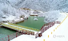 重庆红池坝现绝美雪色 每一幅图都可以当壁纸-图片频道-中国天气网 : 来源：中国天气网