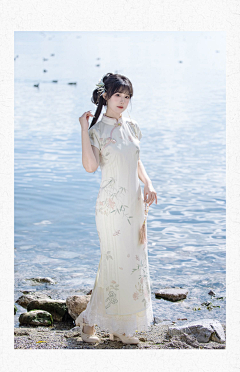 一条小瑞珺采集到中国传统服饰｜汉服 + 汉元素｜造型、绘画参考