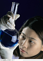 生化试验室-查看药品的研究院
