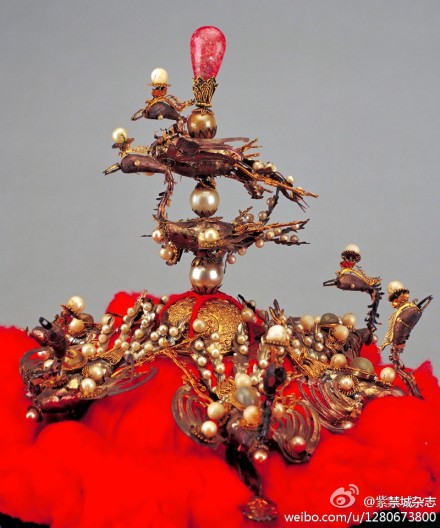 清代金累丝嵌珠凤妃冬朝冠、皇后貂皮嵌珠冬朝冠、点翠嵌珠皇后朝冠