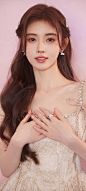 鞠婧祎 双手捂胸 美女 手机 壁纸