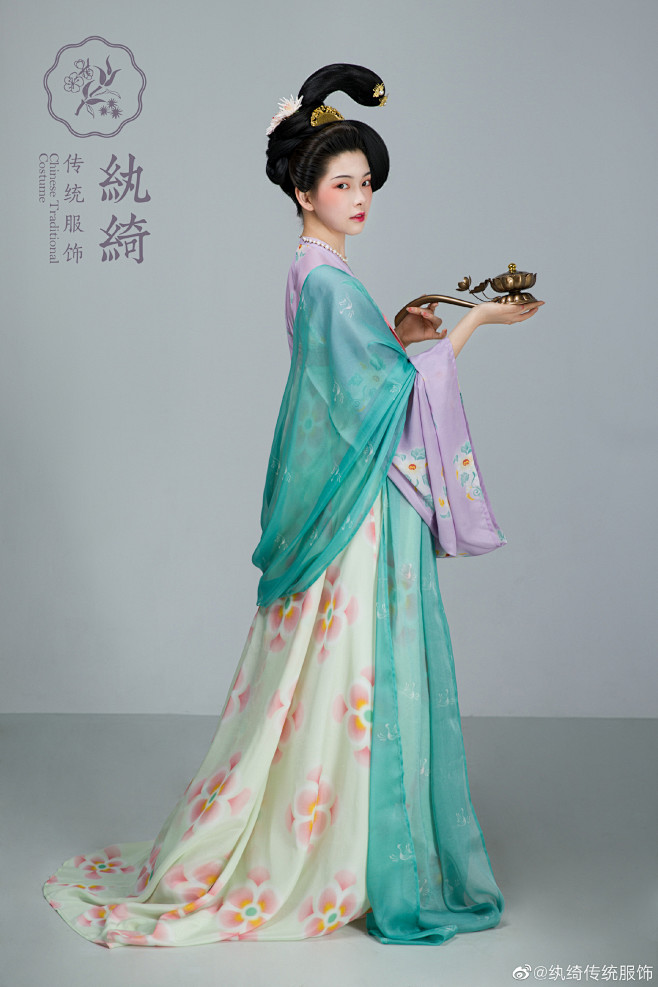@纨绮传统服饰 的个人主页 - 微博