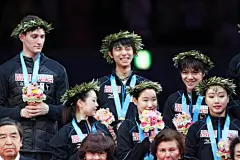 #羽生结弦##YUZURINK##图片#【写真特集】世界王者・羽生结弦的肖像2016-17之世团赛特辑
P5戳大有惊喜，明明长得那么好看，为什么要让自己活成表情包
全22P下载见评论 ​​​​